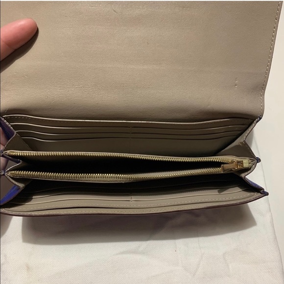 100% Authentic Celine wallet w/ dust bag included - Picture 5 of 5